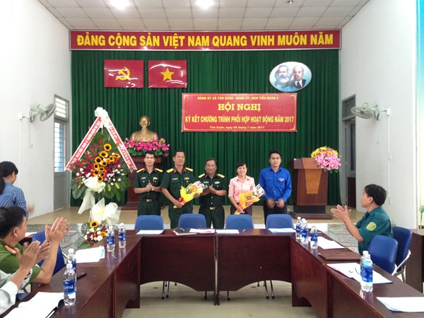 Đảng ủy xã Tân Xuân tổ chức
Ký kết chương trình phối hợp hoạt động kết nghĩa

