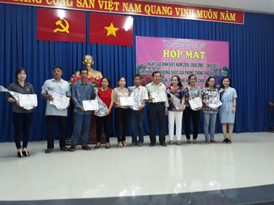 Hội LHPN xã Đông Thạnh tổ chức Họp mặt Ngày Gia đình Việt Nam