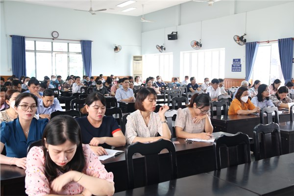 ĐẢNG ỦY CƠ QUAN CHÍNH QUYỀN HUYỆN: 
Hội nghị học tập, quán triệt Nghị quyết Hội nghị lần Thứ sáu
