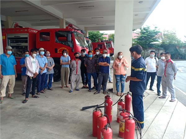 Công an huyện huấn luyện nghiệp vụ PCCC cho các cơ sở kinh doanh xăng dầu, khí dầu mỏ hóa lỏng