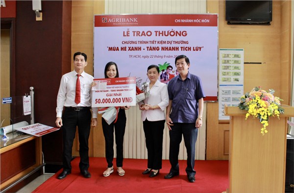 AGRIBANK CHI  NHÁNH HÓC MÔN: Lễ trao giải trúng thưởng chương trình tiết kiệm dự thưởng “Mùa hè xanh – Tăng nhanh tích lũy”
