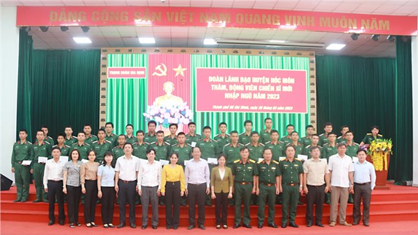 Thăm chiến sĩ mới nhập ngũ năm 2023 tại Trung đoàn Gia Định/Bộ Tư lệnh Thành phố (Quận 12)