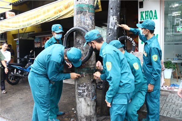 Ra quân bóc, xóa các sản phẩm quảng cáo sai quy định 