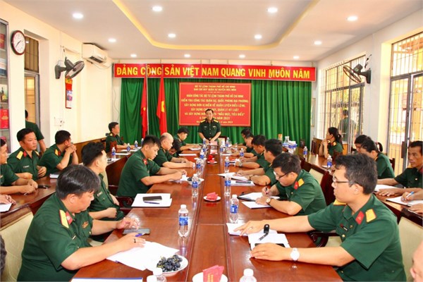 Tiếp đoàn kiểm tra công tác quân sự, quốc phòng địa phương