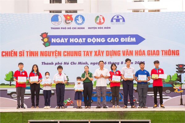 Lễ phát động Ngày hoạt động cao điểm “Chiến sĩ tình nguyện chung tay xây dựng văn hóa giao thông”