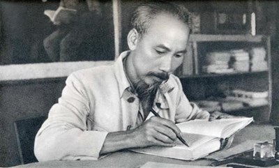 [INFORGRAPHIC] Cuộc đời và sự nghiệp cách mạng vẻ vang của Chủ tịch Hồ Chí Minh
