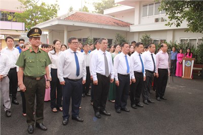 Lãnh đạo TPHCM và lãnh đạo huyện đến dâng hoa, dâng hương tại các Di tích lịch sử 
