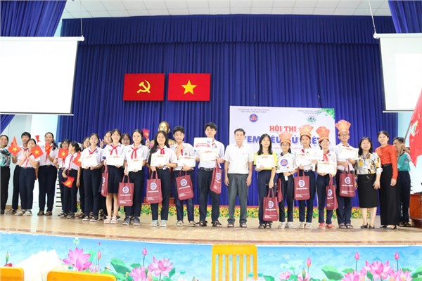 Hội thi “Em yêu Sử Việt”