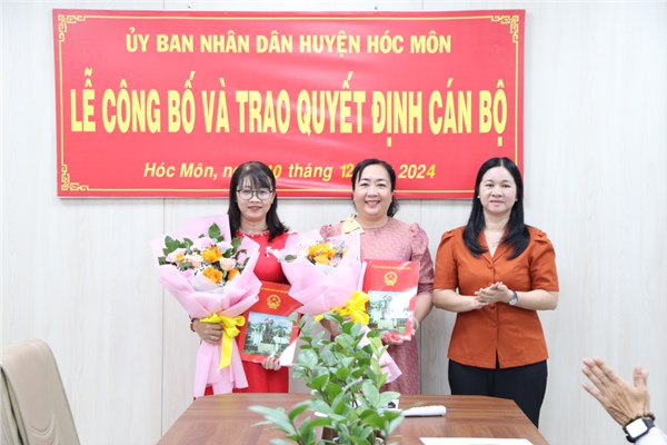 Trao Quyết định công tác cán bộ