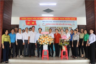 Lãnh đạo huyện chúc mừng Ngày Báo chí cách mạng Việt Nam