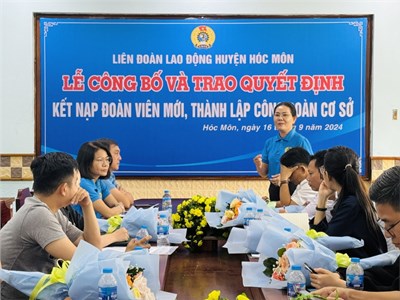 Lễ công bố và trao quyết định kết nạp đoàn viên mới