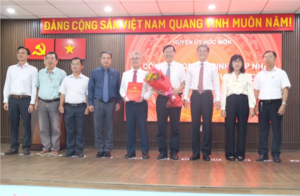 Lễ công bố quyết định tiếp nhận tổ chức cơ sở đảng và đảng viên