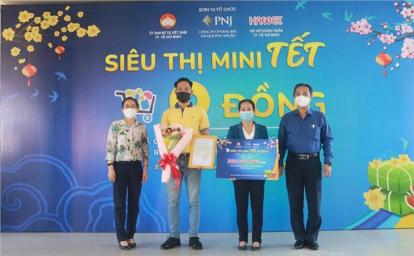 Khai mạc “Siêu thị mini Tết 0 đồng”