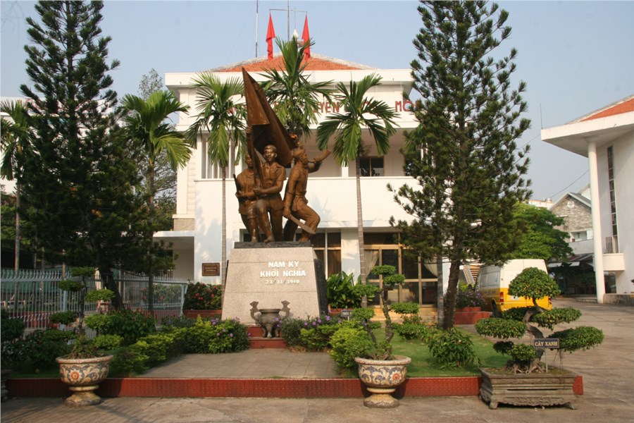Địa điểm Dinh quận Hóc Môn: Lưu niệm sự kiện Khởi nghĩa Nam kỳ (23/11/1940)