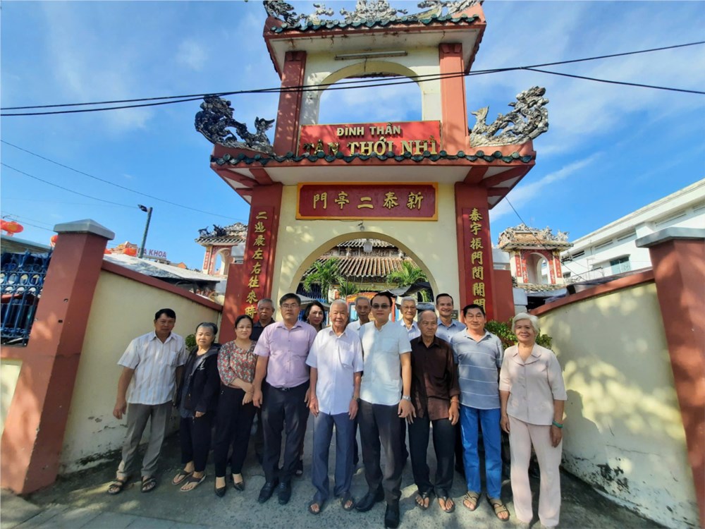 <a href="/gioi-thieu/thi-tran-hoc-mon-tham-va-chuc-tet-cac-co-so-ton-giao-tin-nguong-nhan-dip-tet-ng-c244-13649.aspx">Thị trấn Hóc Môn thăm và chúc tết các cơ sở tôn giáo, tín ngưỡng nhân dịp Tết Nguyên đán Ất Tỵ năm 2025</a>